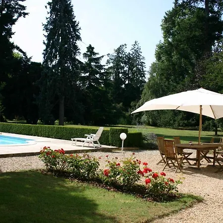 Chateau La Gentilhommiere Du Puits Notre-dame 30 Rue De L'eglise 24110 Leon Sur L'isle Bed & Breakfast 3*