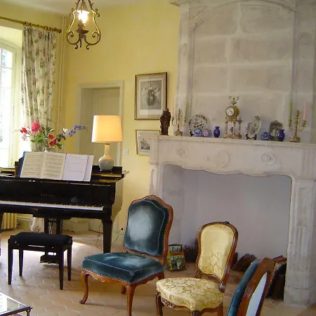 Bed & Breakfast Chateau La Gentilhommiere Du Puits Notre-dame 30 Rue De L'eglise 24110 Leon Sur L'isle 3*