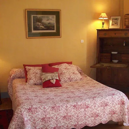 Chateau La Gentilhommiere Du Puits Notre-dame 30 Rue De L'eglise 24110 Leon Sur L'isle Saint-Leon-sur-l'Isle