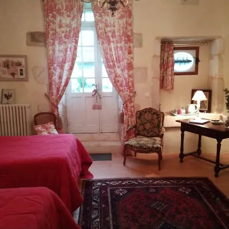 Chateau La Gentilhommiere Du Puits Notre-dame 30 Rue De L'eglise 24110 Leon Sur L'isle 3*